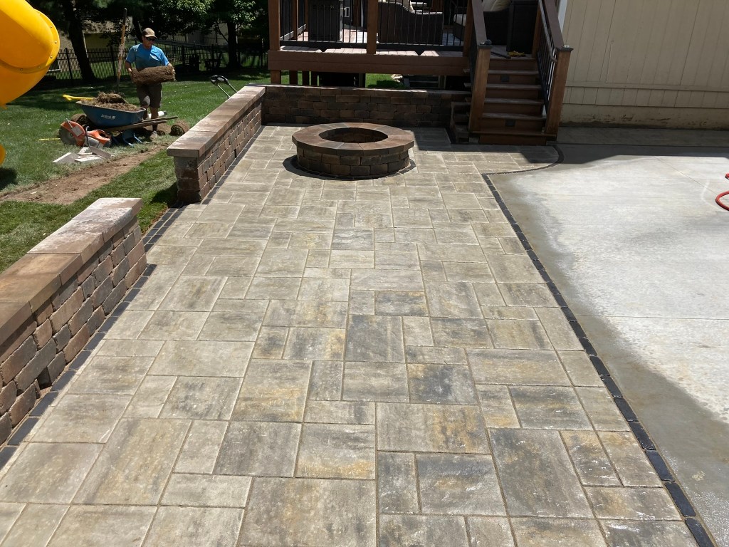 patio-pavers-fire-pit-outdoor-living-space-Kansas-City-Overland-Park